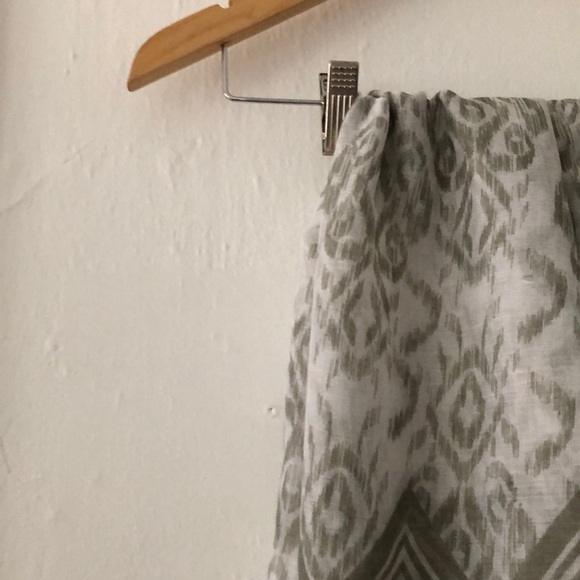 Light scarf - Picture 3 of 3